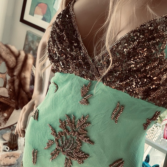 Gorgeous Beaded Sea Green Dress & Sequins bodice. Shimmy & Shake in this party! - Picture 2 of 6